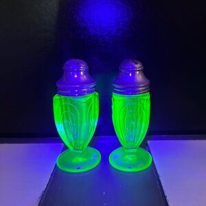 Vintage Hazel Atlas Vaseline Uranium Glass Salt & Pepper Shakers